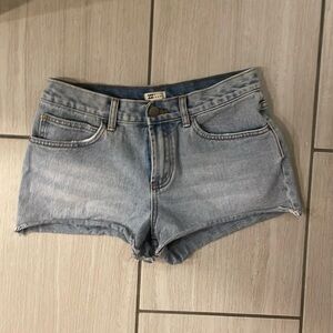 Billabong Jean shorts size 27 LIGHT WASH